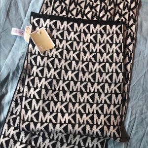 Michael kors scarf